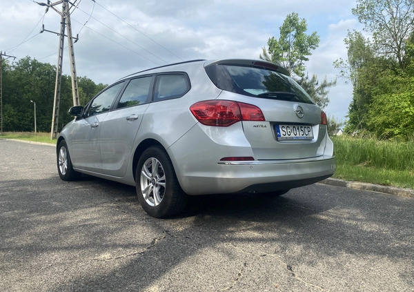 Opel Astra cena 22900 przebieg: 187000, rok produkcji 2013 z Suwałki małe 379